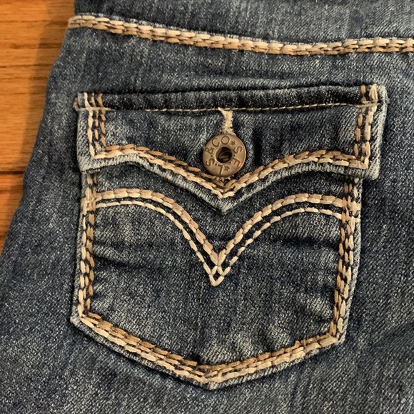 Levi’s girls jean shorts size 8 - Picture 4 of 8